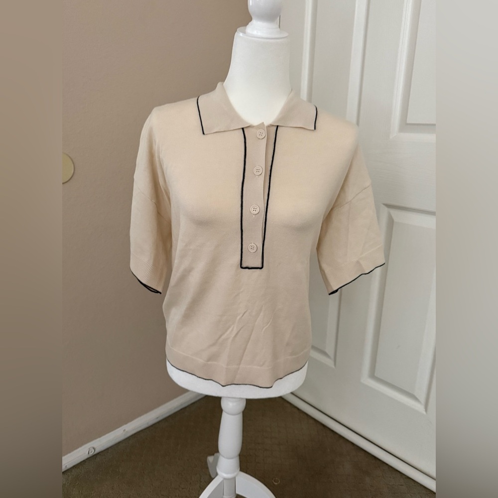 Max Studio Women's Cream and black trim sweater